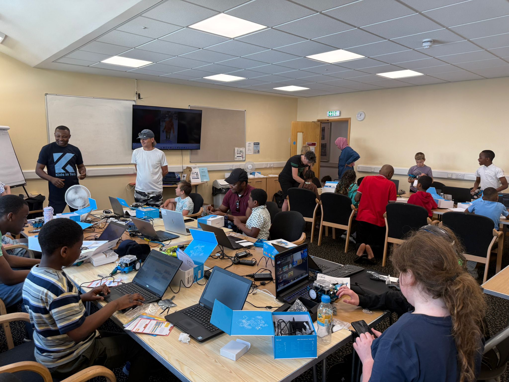 Kids Building Robots